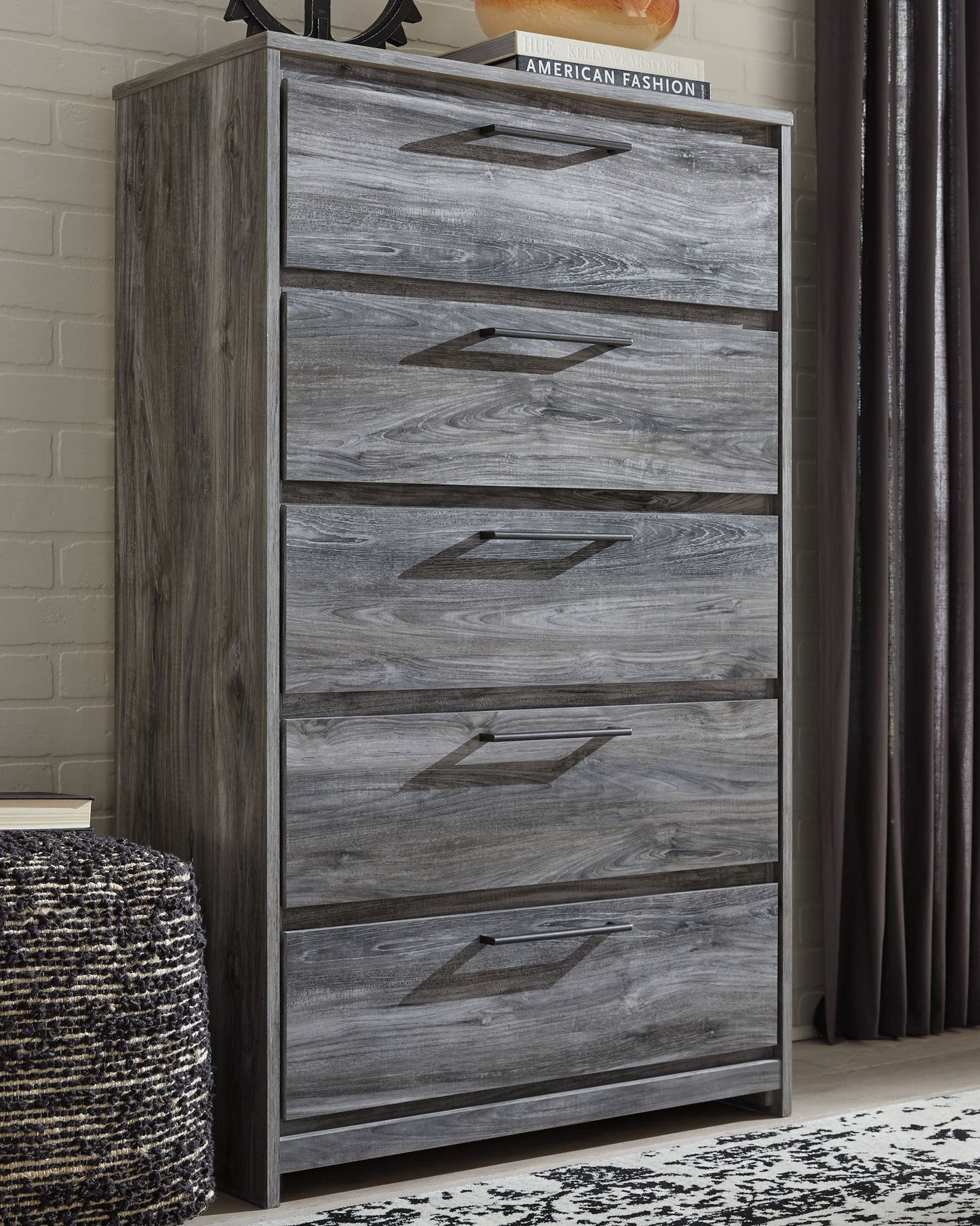 Baystorm - Five Drawer Chest - Gray