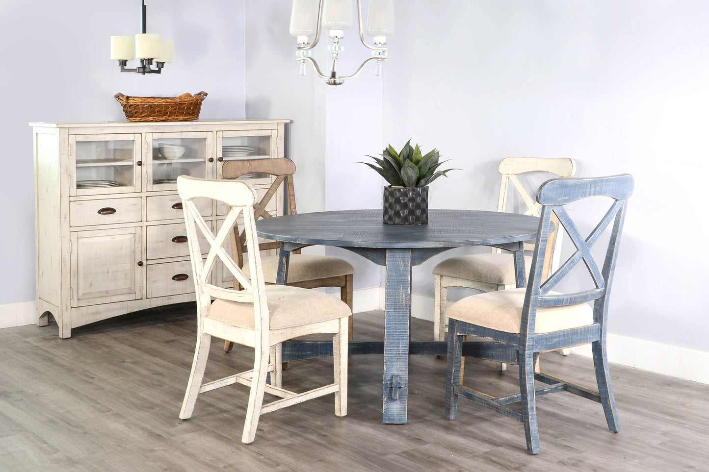 Marina - Round Table