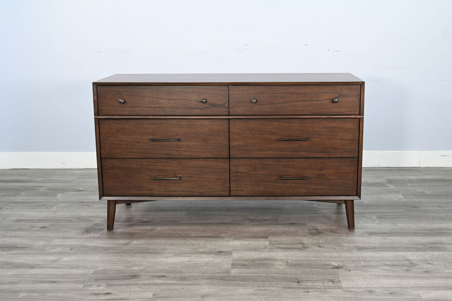 Mid-Century Modern - 6 Drawer Dresser - Walnut